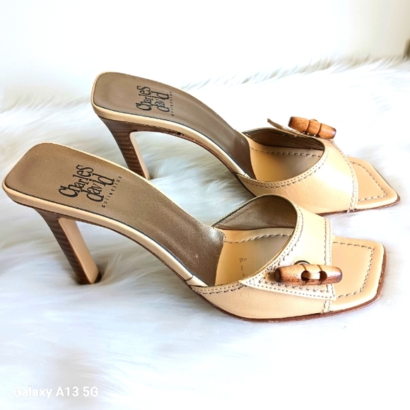 Charles David Collection Women's Beige Leather Slides Sz 7B - Picture 9 of 9